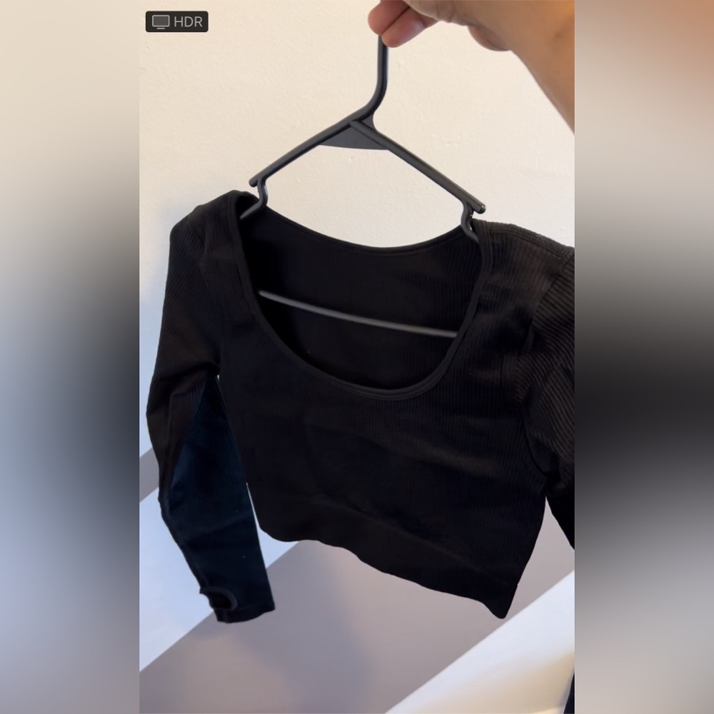 NWOT Black, ribbed crop top